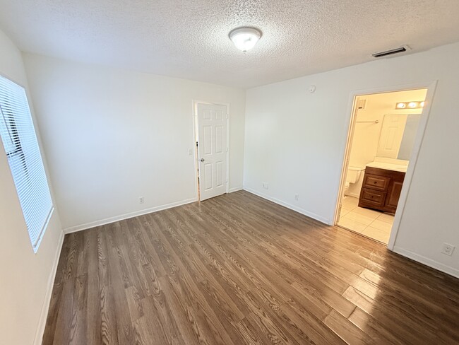 Building Photo - 36 N Crossings Cir