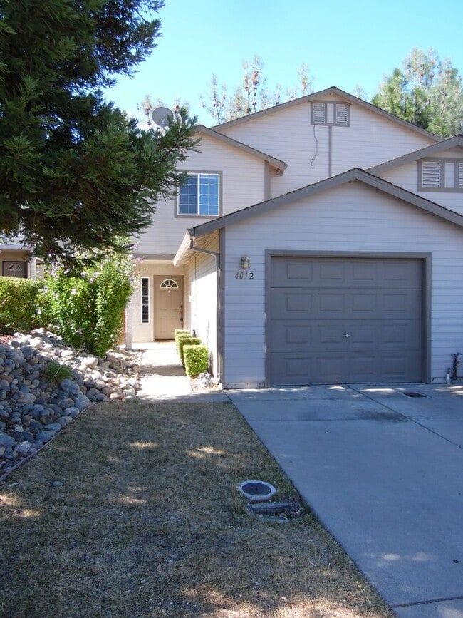 Building Photo - 3/2.5 Diamond Springs Condo