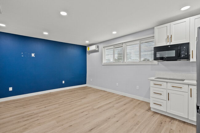 Building Photo - 10144 Gaviota Ave