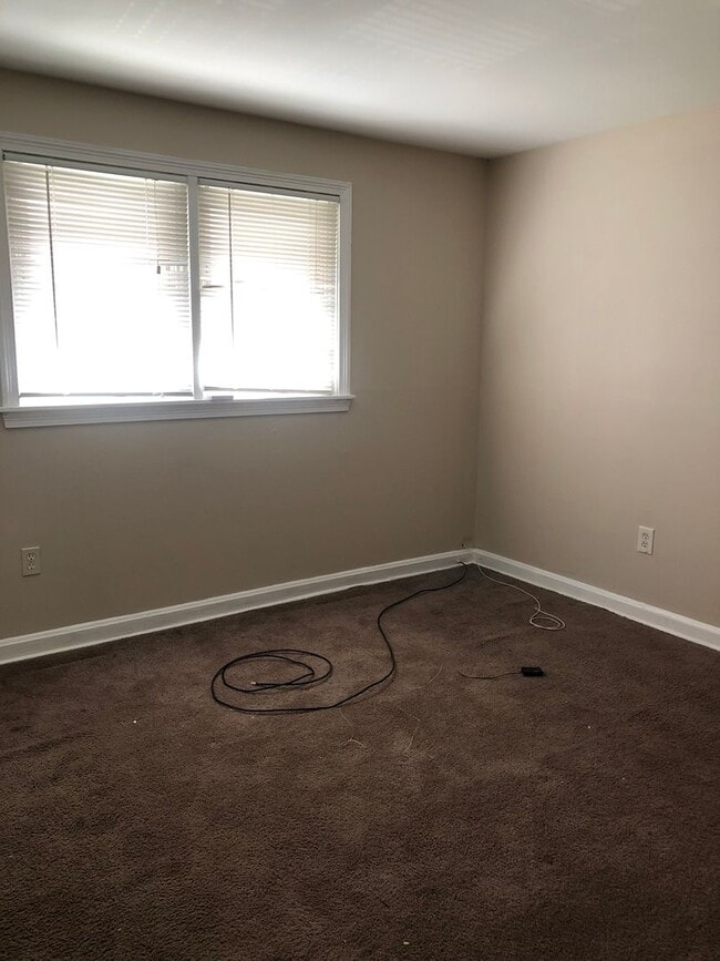 Building Photo - Welcome to 807 E 28th St!