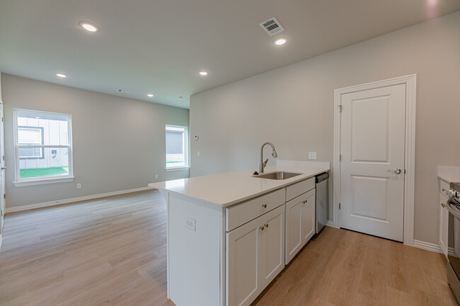 Building Photo - 1601 SW Poigai Wy