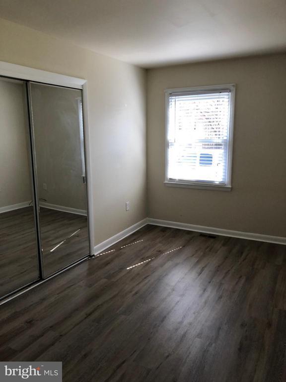 Building Photo - 104 Lark Ln