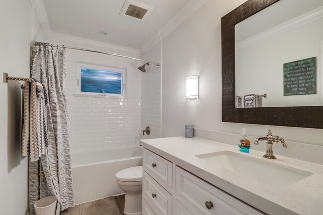 Building Photo - Furnished 2 Bedroom, 1 Bath