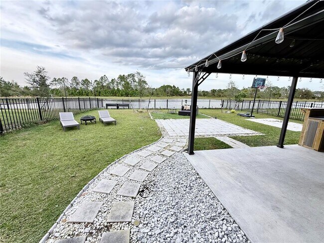 Building Photo - 2731 House Finch Rd