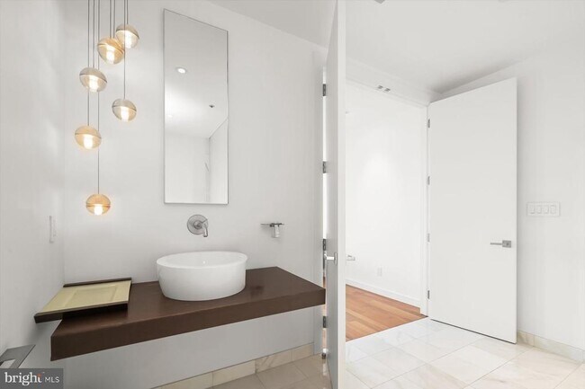 Building Photo - 100 Harborview Dr