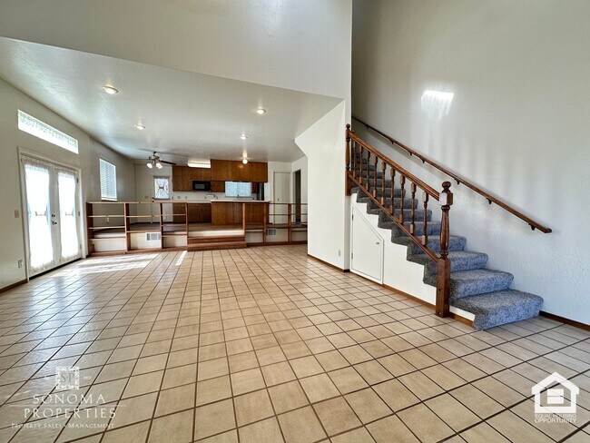 Building Photo - Spacious 4+BD/3BA Two-Story Home with Expansive Yard