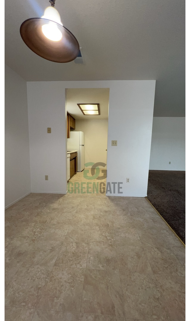 Building Photo - 2 Bedroom/2 Bath Duplex Home Ready in Modesto