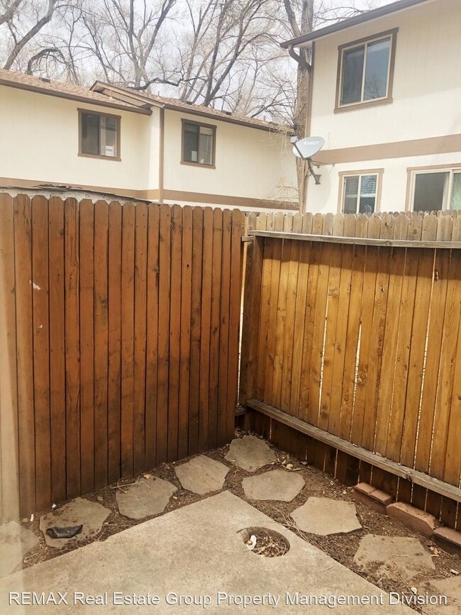 Building Photo - 2 br, 1 bath House - 749 Alexander Rd. Unit B