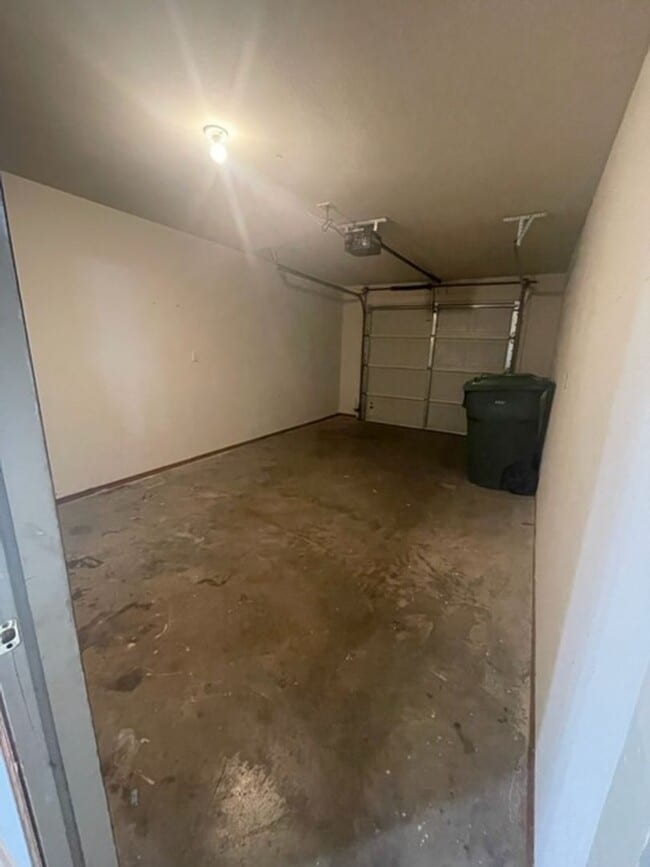 Building Photo - 317-319 E. Asher Ct.