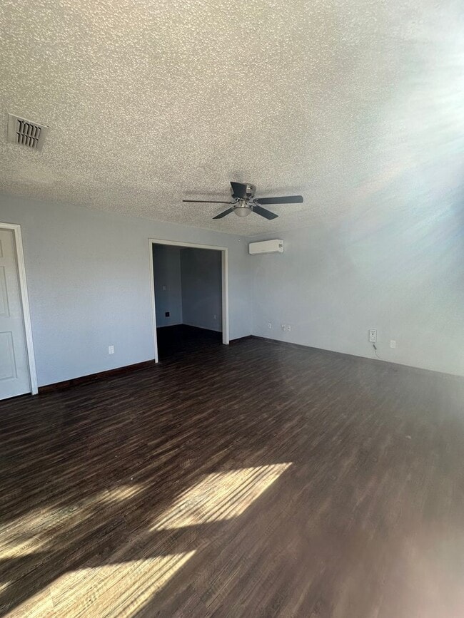 Building Photo - 301 N Louisiana St