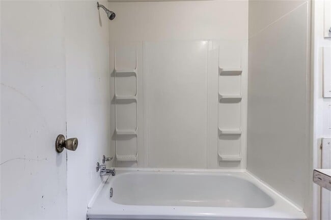 Building Photo - 5311 Pine Ave