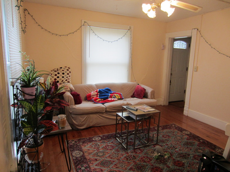 Living room - 1330 Vermont St