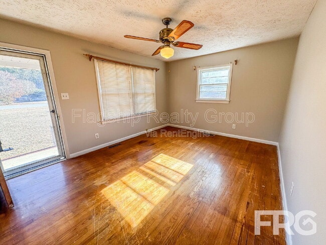 Building Photo - 124 Grant Dr