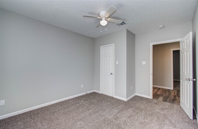 Building Photo - 9414 Lanewood Dr