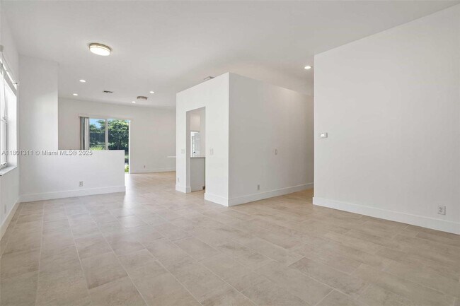Building Photo - 1736 Aspen Ln