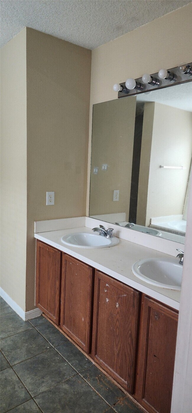 Building Photo - 17251 S Summit Canyon Dr