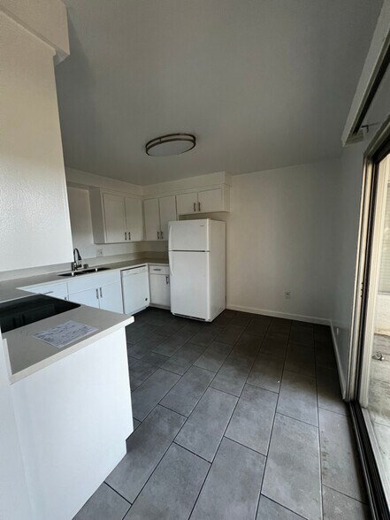 Building Photo - 2435 W 227th St