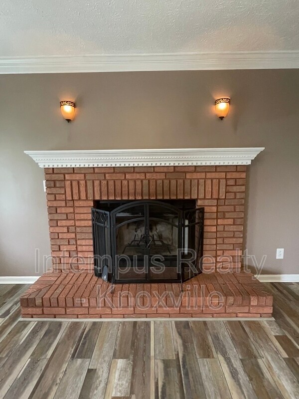 Building Photo - 7728 Chapel Bend Dr