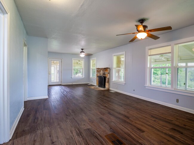 Building Photo - 6141 E Farm to Market 1431