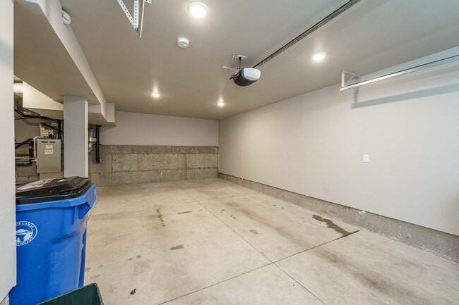 Building Photo - 804 NW 7th Ave
