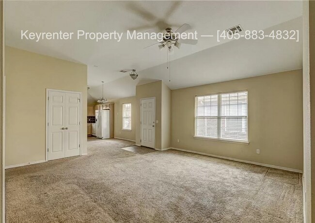 Building Photo - Gorgeous 3 bedroom 2 Bath and 2 Car Home in the Heart of Yukon