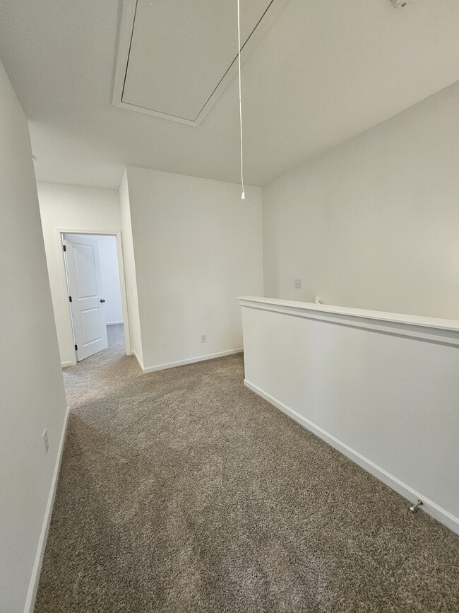 Building Photo - 129 Rosebush Ln