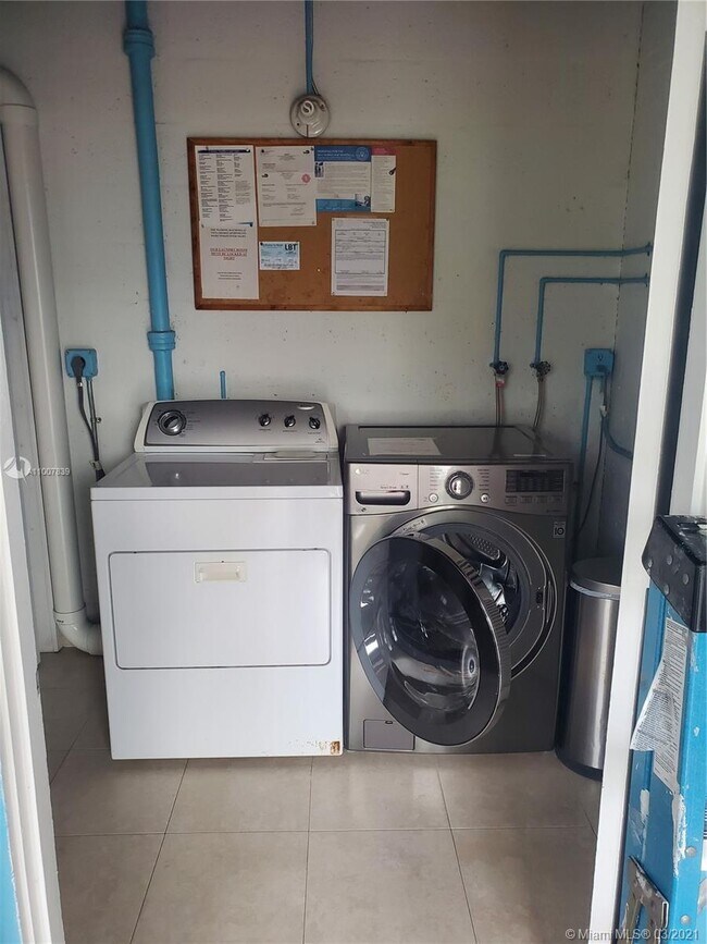 Building Photo - 10170 Collins Ave