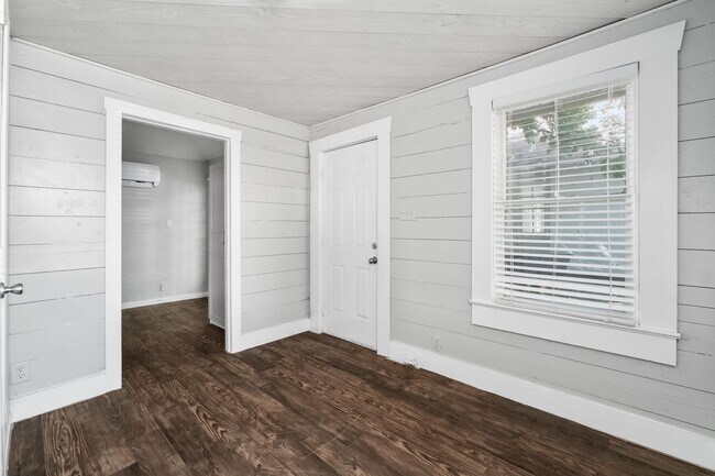 Building Photo - 903 Shoal Cliff Ct
