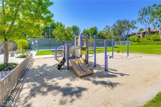 Building Photo - 10 Stardust