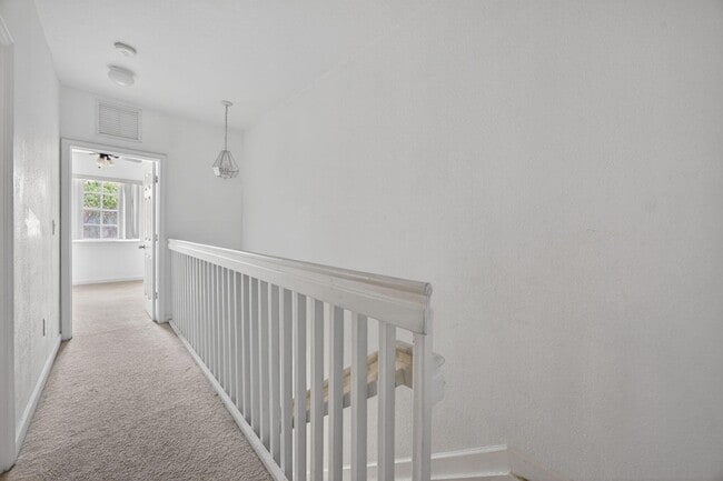 Building Photo - 1575 NE 33rd Ave