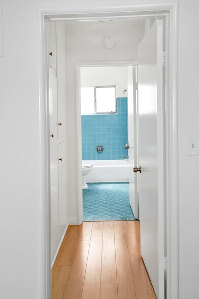 Building Photo - 7566 Romaine St