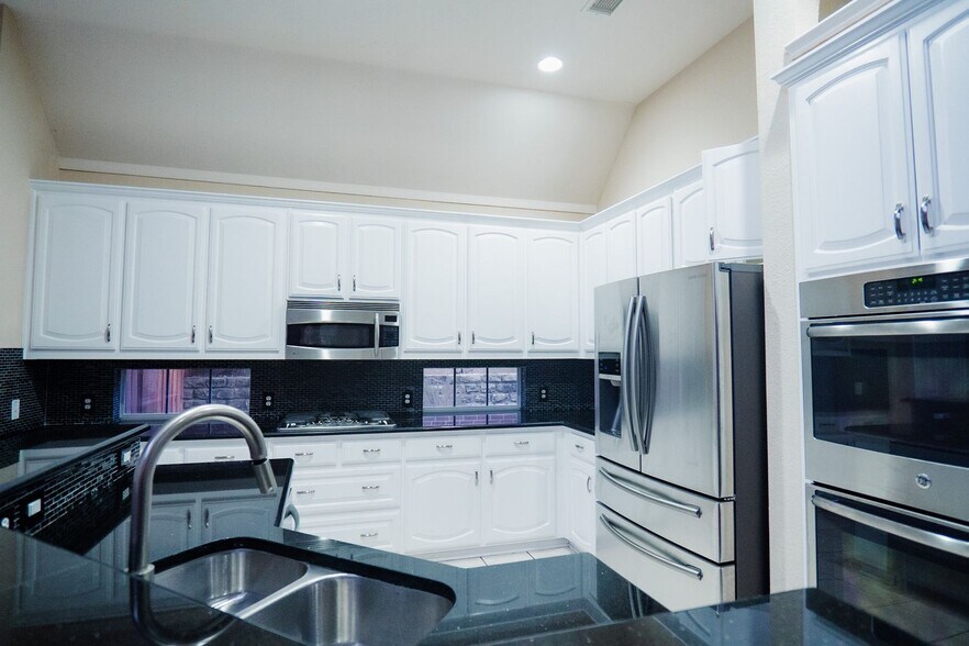 Building Photo - 3404 Wimbledon Dr