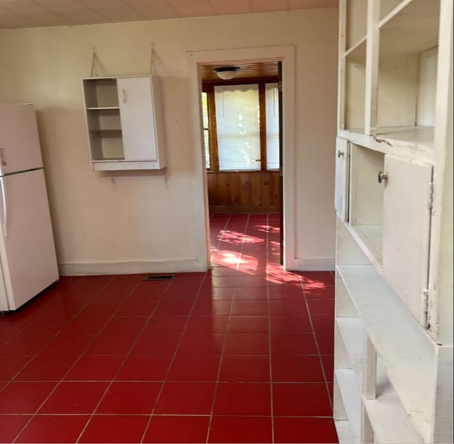 Building Photo - 110 E Burgess St