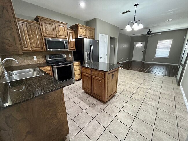 Building Photo - 1117 Avenida De Mexico