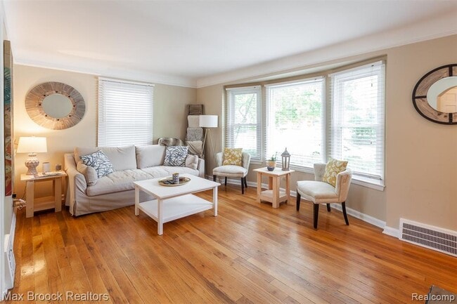 Building Photo - 1997 Henrietta St