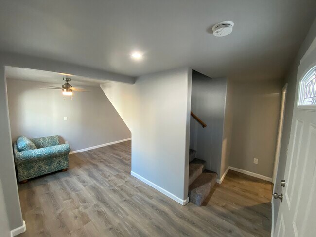 Building Photo - 2146 S West View St