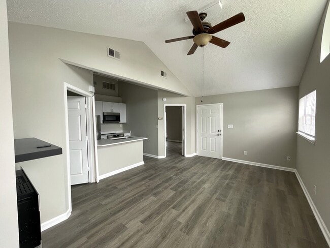 Building Photo - 188 Waters Edge Ln