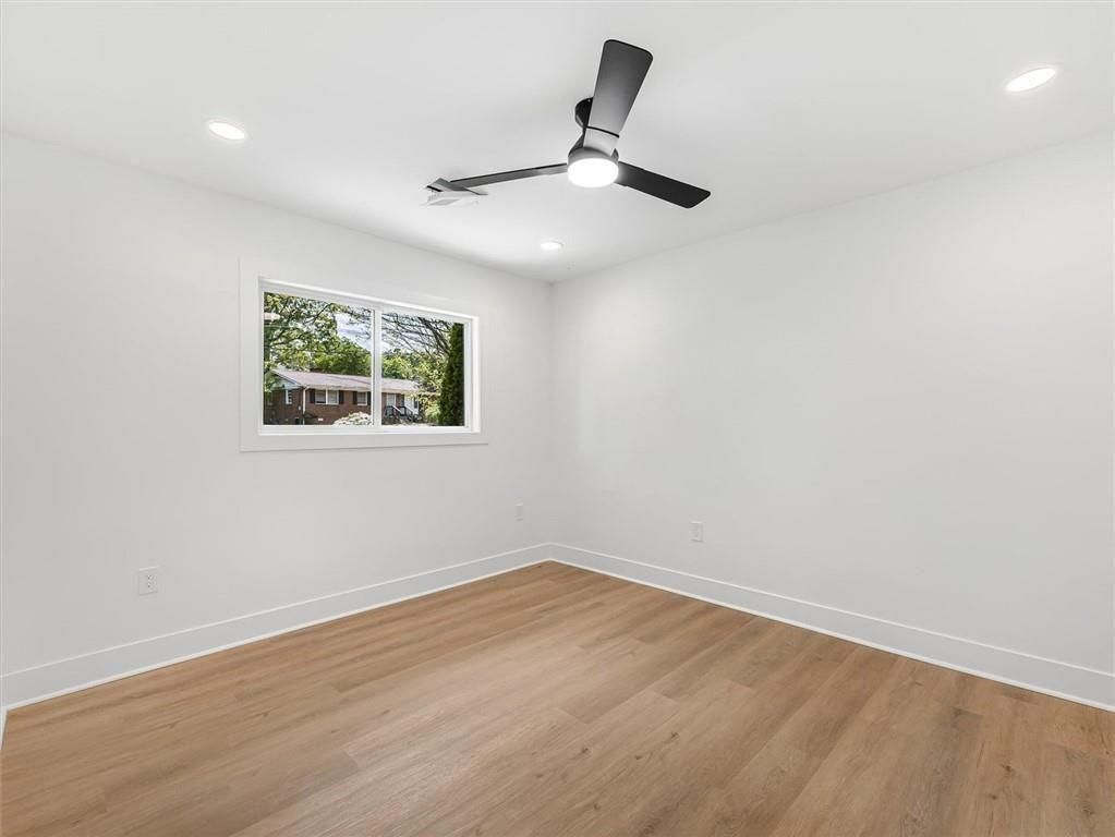 Building Photo - 454 Oak Dr SE