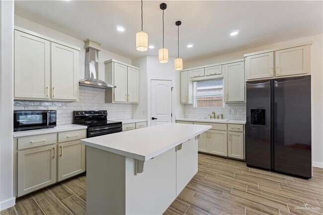 Building Photo - 11 Kika de la Garza Blvd