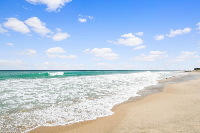 Building Photo - 156 SW Peacock Blvd