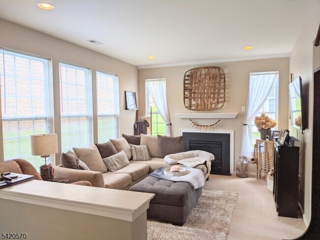 Building Photo - 282 Winding Hill Dr