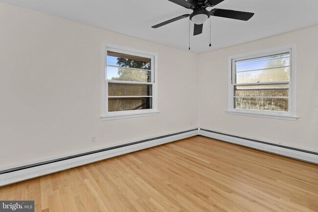 Building Photo - 6 Clarendon Ave