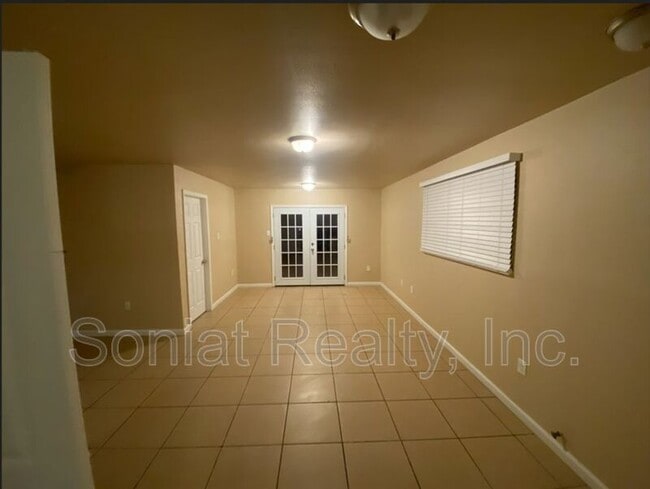 Building Photo - 7202 Salem Dr