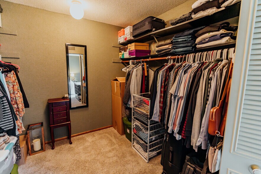 Building Photo - 2042 Louisiana Ave S