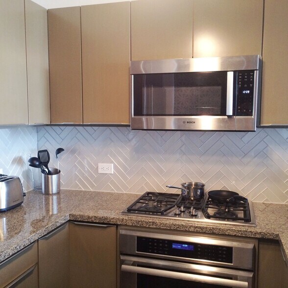 Building Photo - 877 Island Ave