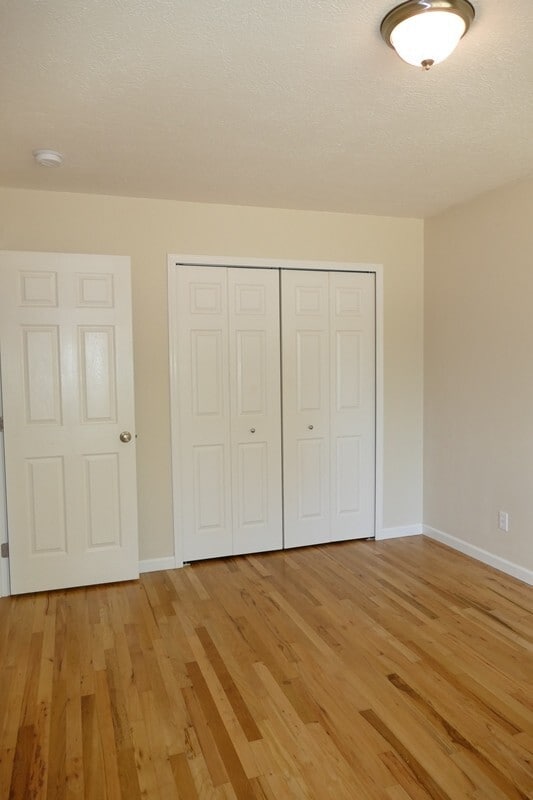 Building Photo - SE Garrett Dr - Milwaukie 3 bedroom with hardwood floors