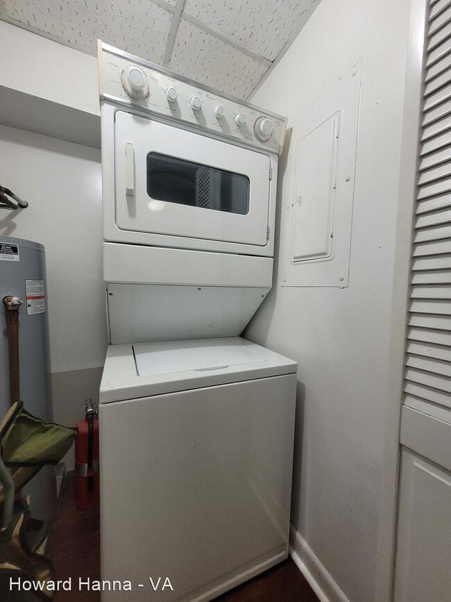 Building Photo - 2 br, 2 bath House - 3288 Page Avenue, #304