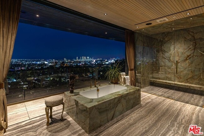 Building Photo - 1851 N Stanley Ave