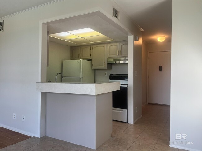 Building Photo - 2065 Sea Cliff Dr N