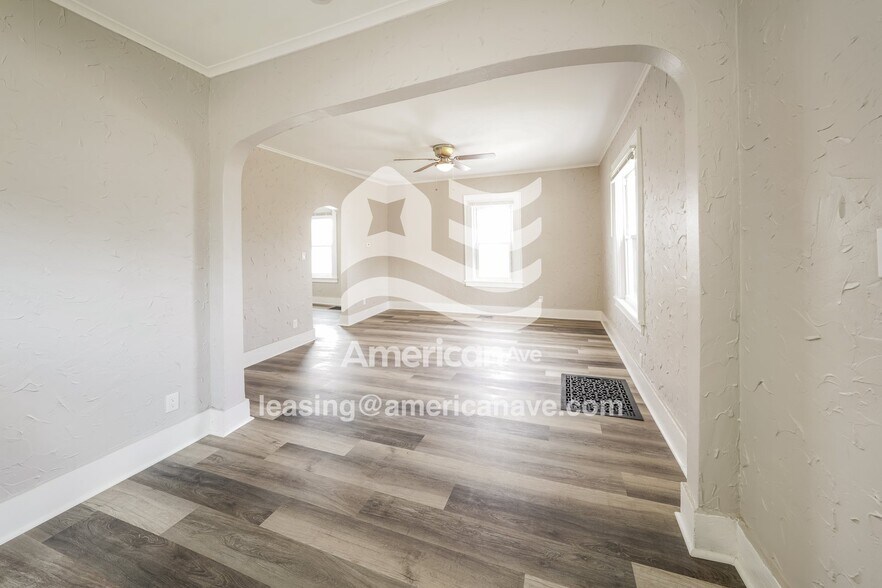 Building Photo - 238 Bruce St